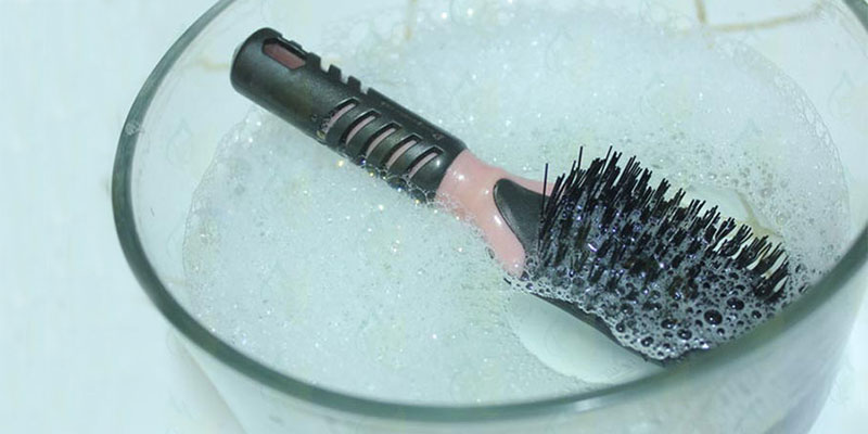 Clean a Hairbrush